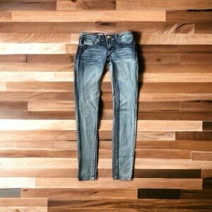 AWESOME DENIM JEANS WITH 5 POCKETS.